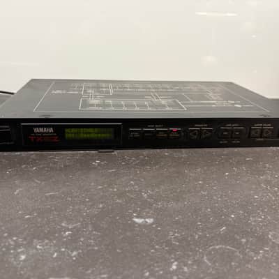 Yamaha Yamaha TX81Z FM Tone Generator (Rack) – Yamaha FB‑01 FM Sound Generator – Yamaha SPX90 Multi‑Effects Processor (Rack) 80er/90er Jahre - schwarz