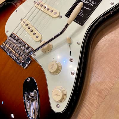 Fender Vintera '60s Stratocaster Electric Guitar 2021 3-Color Sunburst image 6