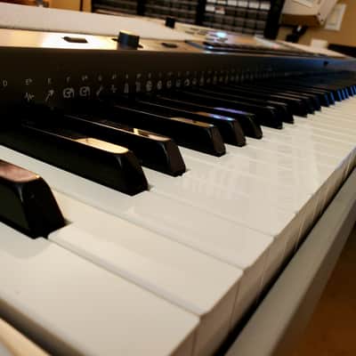 MUST SEE!!! CASIO PRIVIA PX-575R DIGITAL PIANO WITH 88 WEIGHTED KEYS GREAT FOR STUDENTS! image 10