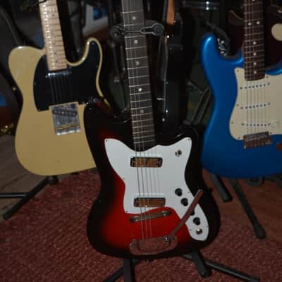 c. 1966 Vintage Harmony Holiday Bobcat, in Redburst w/DeArmond Gold foil PU's. New Black Dunlop Straplocks & New tuners installed, Fret markers installed, Ground installed & Set-Up, plus New Garry Black Hardshell Case image 3