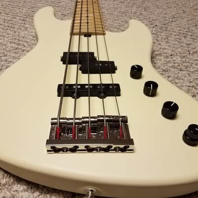 Sadowsky Verdine White Satin PJ White Satin image 4