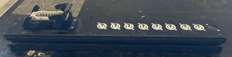 Harting HAN16 auf 8x Powercon Adapter