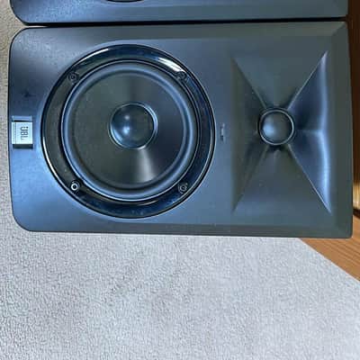 JBL LSR305 2-Way Active Studio Monitors (Pair) 2010s - Black imagen 1