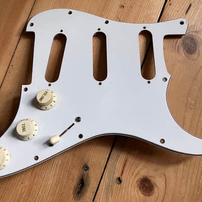 Fender Stratocaster Guitar Part Loaded Scratchplate SSS 1998 Mexico MIM image 1