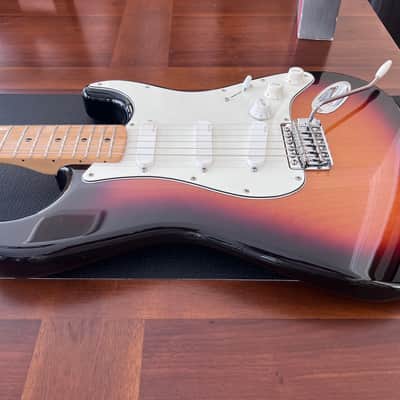 Fender Stratocaster 2017 - Tobacco Burst image 3