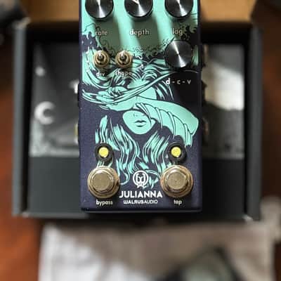 Walrus Audio Julianna Deluxe Chorus / Vibrato 2020 - Present - Blue image 2