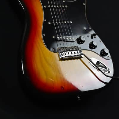 Fender Stratocaster from 1977 in Sunburst with Hardcase image 4