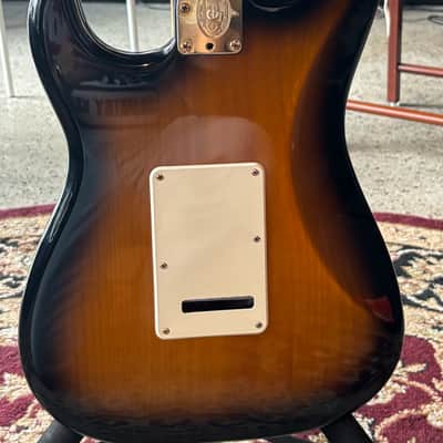 Fender 50th Anniversary American Deluxe Stratocaster 2004 - Sunburst image 4