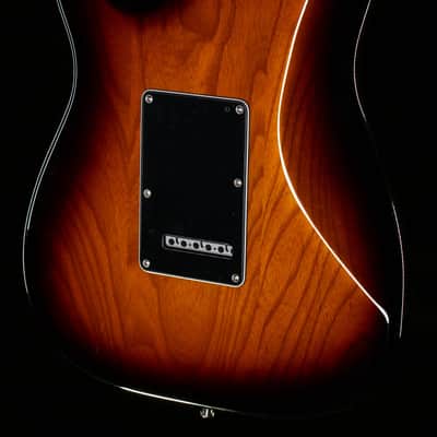 Fender American Ultra Luxe Stratocaster 2-Color Sunburst Maple Fingerboard (557) image 2