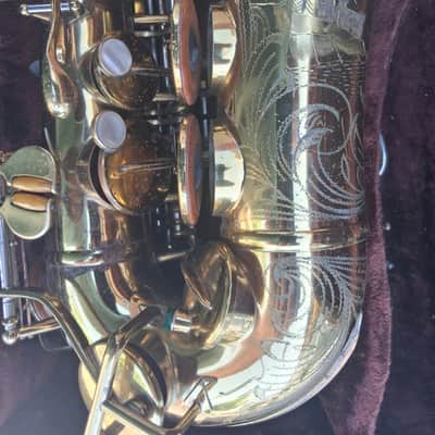 Buescher 400 top hat and cane alto saxophone 1955 - Lacquer image 4