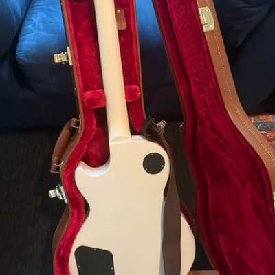 Gibson  Studio image 4