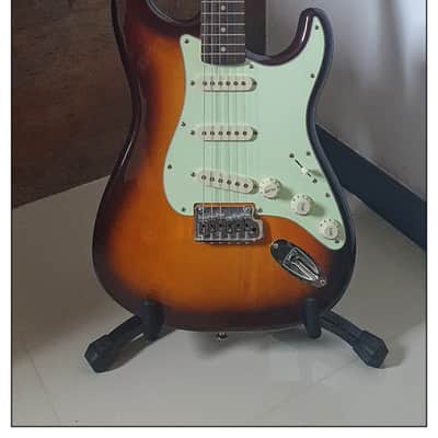 Squier By Fender FSR Affinity Series Stratocaster LRL 2022 - Honey Burst image 1