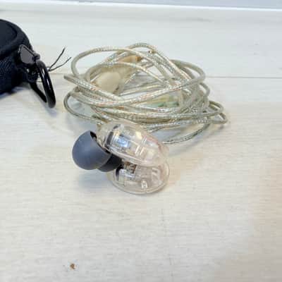 Shure SE215 Sound Isolating In-Ear Monitors w/ Case – Clear image 3