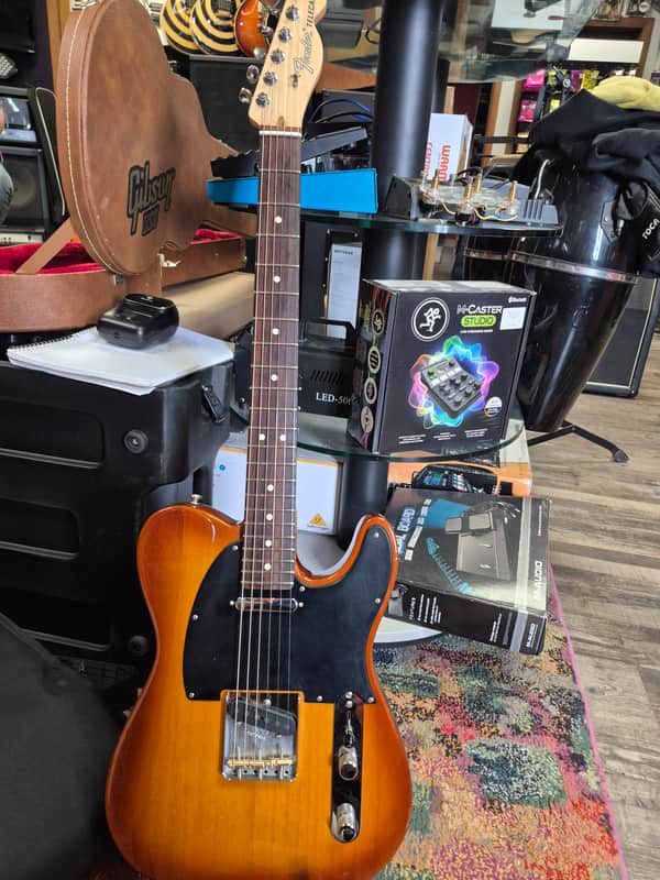 Fender American Performer Telecaster with Rosewood Fretboard 2018 - Present - Honeyburst