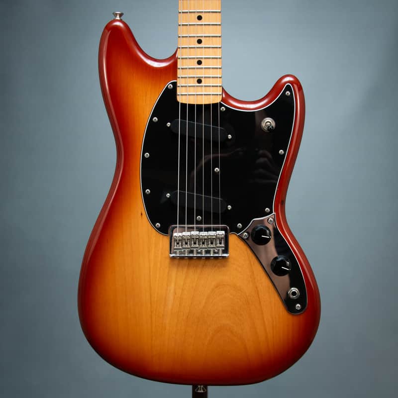 Fender Player Mustang Maple Fingerboard - Sienna Sunburst - Preowned
