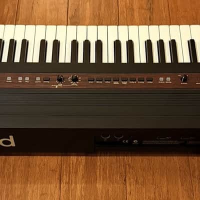 Roland ep-77 Digital Piano 76 Note Musical Keyboard w/Power Cable & Stand image 9