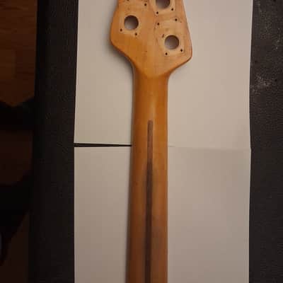 Music Man Saber/Stingray 1976-1988 - Nitrocellous image 5