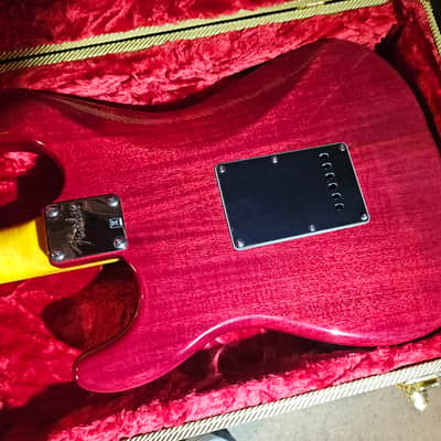 Fender modern player strat Mahogany body, tweed hardshell case image 5