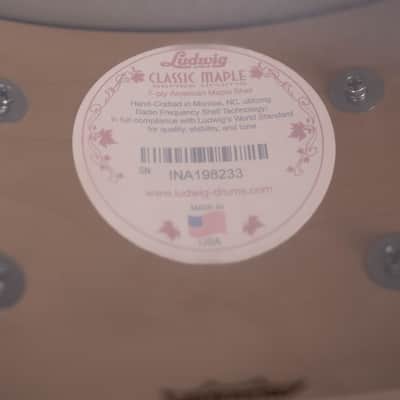Ludwig 5" x 14" Classic Maple Snare Drum, White Marine Pearl image 4
