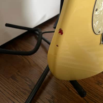 Fender Deluxe Roadhouse Stratocaster with Maple Fretboard 2014 - 2015 - Vintage White image 4