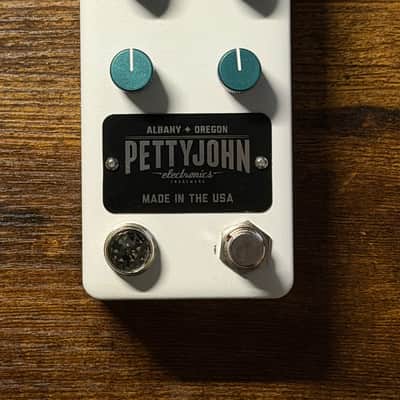 Pettyjohn Electronics Moss image 1