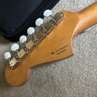 Fender Gold Foil Jazzmaster 2023 - Shoreline Gold image 10