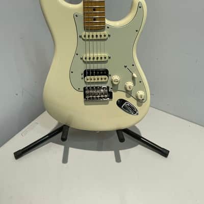 Fender GC USA Pro Stratocaster® HSS, Maple Fingerboard 2015 - Olympic White image 10