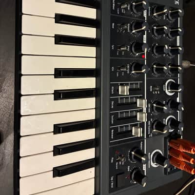 Arturia MicroBrute 25-Key Synthesizer 2014 - Present - Black