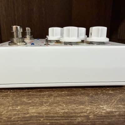 Keeley Caverns Reverb / Delay V2 With Box 2017 - Present - White image 2