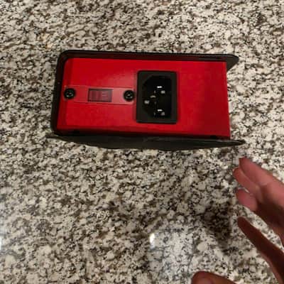 Gator GTR-PWR-8 Power Supply With 8 Isolated Outputs 2010s - Black image 2