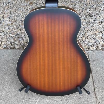 Square neck Resonator image 2