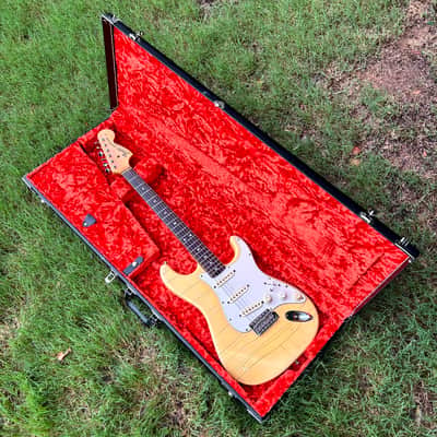 Vintage 1968 Fender Stratocaster w/ HSC image 2