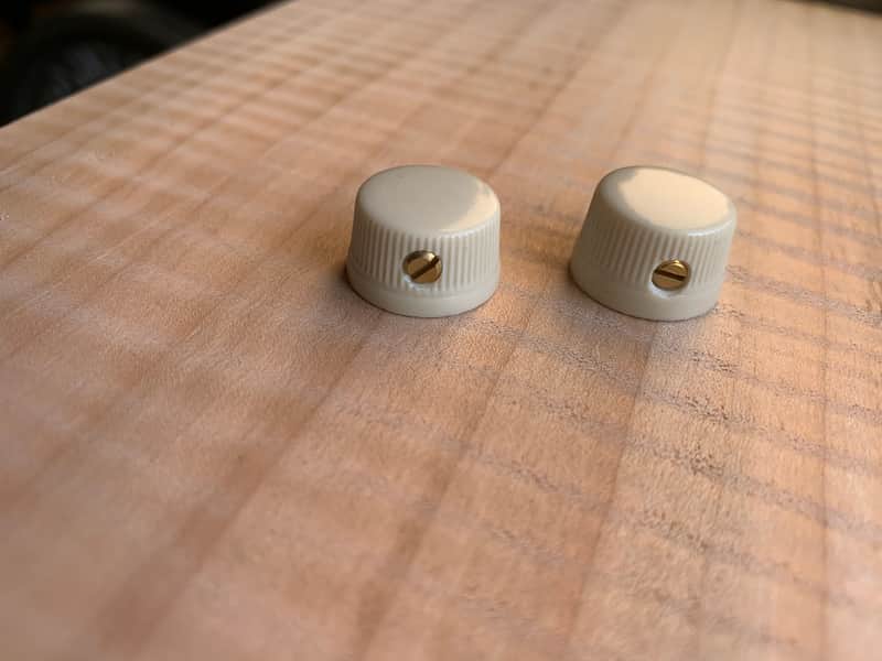 Pair of 11/16" vintage Daka-Ware knobs 1960s-1970s ivory cream colored - Fits Kay Harmony Silvertone image 1