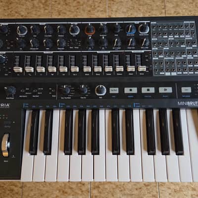 Arturia MiniBrute 2