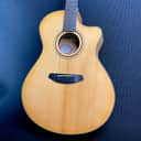 Breedlove Artista Concerto Organic 2020 Natural Shadow