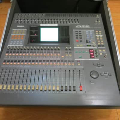 Yamaha O2R Studio Digital Mixing Console image 3