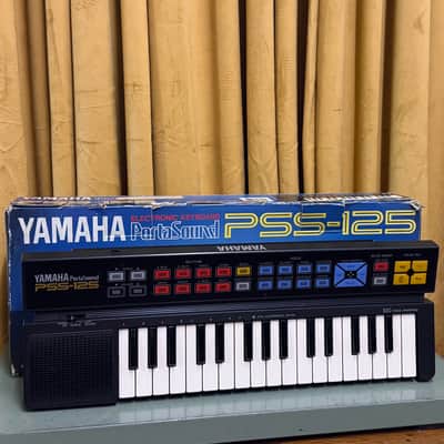 Yamaha PSS-125 Keyboard with original box 1980s