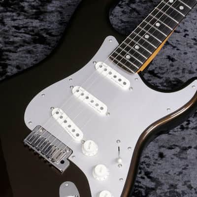 FENDER USA American Ultra II Stratocaster with Ebony Fingerboard, "Texas Tea" [US240023120] (09/17) image 11