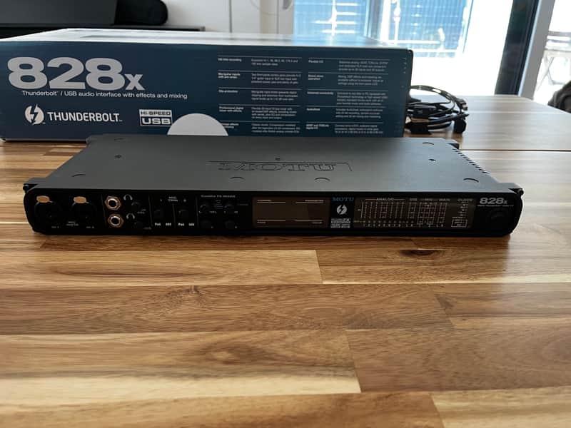 MOTU 828x Thunderbolt / USB 2.0 Audio Interface 2014 - Present - Black image 1