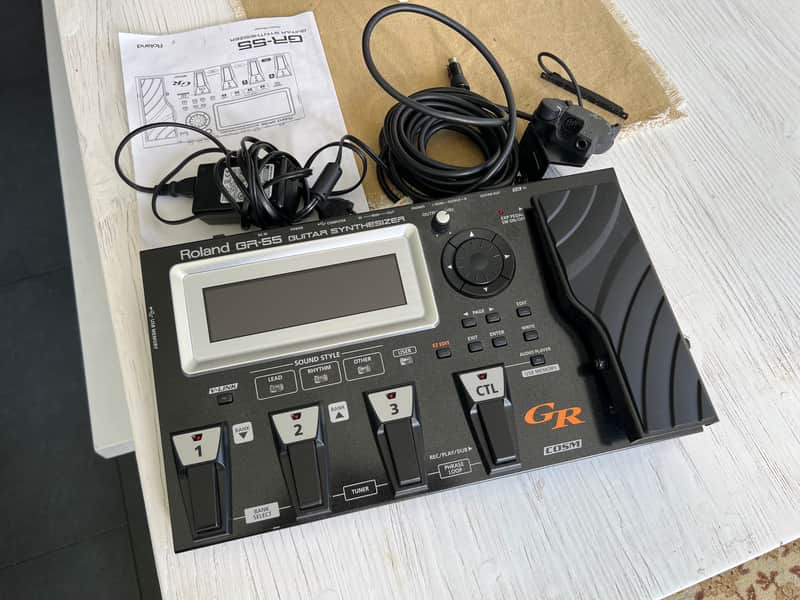 Roland GR-55 Guitar synthesizer and GK-3 pickup image 1
