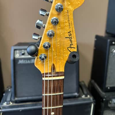 Fender Custom Shop Deluxe Stratocaster - Cherry burst image 4