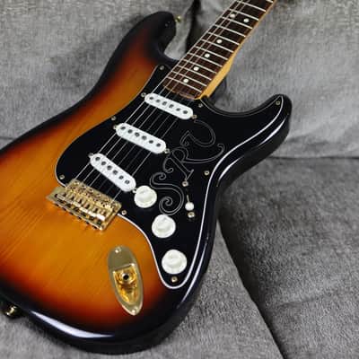 Fender Stevie Ray Vaughan Stratocaster with Pau Ferro Fretboard 1995 - 3-Color Sunburst image 12