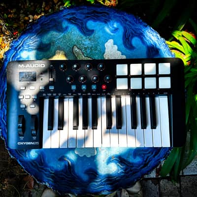 M-Audio Oxygen 25 MIDI Keyboard Controller – 25-Key USB MIDI Controller M-Audio Oxygen 25 MkIV (4th generation / Oxygen 25 MK IV) 2014–2018