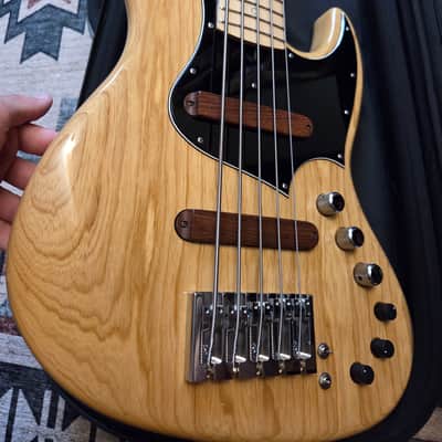 Xotic XJ-1T 5-String Active Jazz Bass – Excellent Condition – Natural Ash/Maple – Premium Hybrid Case. 9.6lbs image 13
