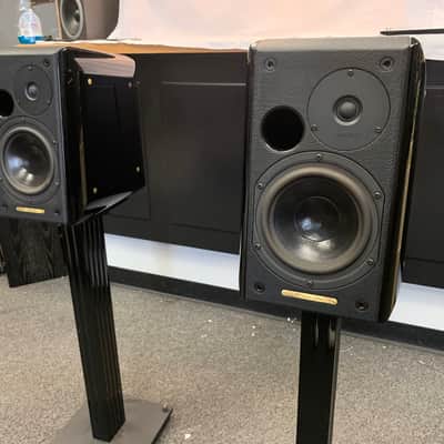 Sonus Faber Concerto w/ Stands image 3