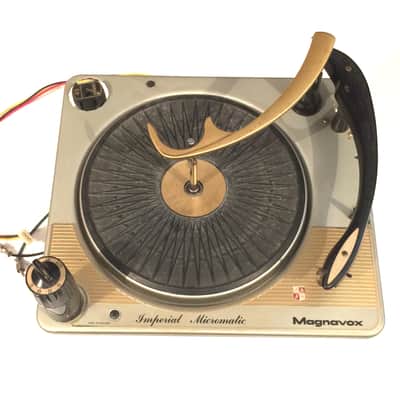 Magnavox 4 Speed Imperial Micromatic Turntable Record Player with 45 changer image 1