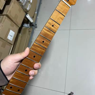 Reverse headstock stainless steel 22 frets Roasted flame Maple guitar neck 25.5inch hole 10mm Reverse headstock SS 22 frets Roasted flame Maple Electric guitar neck tiger25.5 Satin image 1