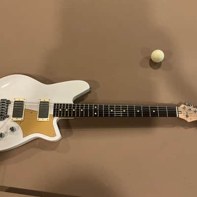 Reverend  Descent W Barotone 2025 - Trans White with case image 2