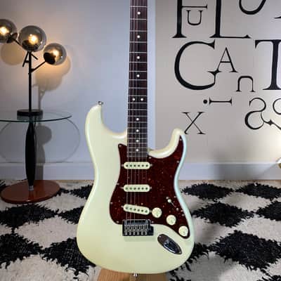 Fender Limited Edition American Showcase Stratocaster 2020 Arctic white pearl 7.6lb MINT image 1