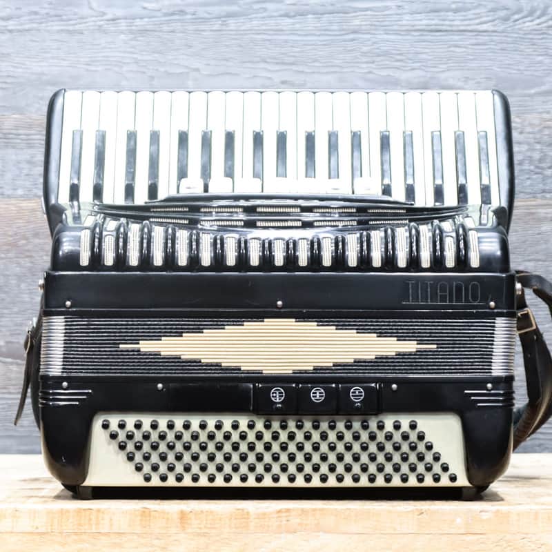 Titano T3095 Model 120-Bass 41-Key 7-Treble Switch Black Piano Accordion w/Bag image 1